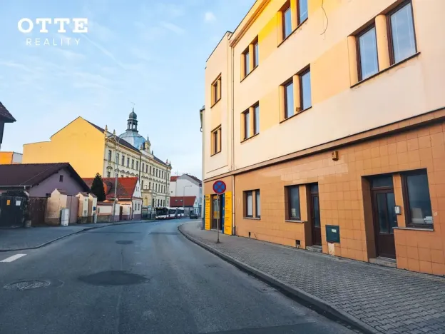 Pronájem obchodního prostoru, Plzeň, Zborovská, 53 m2