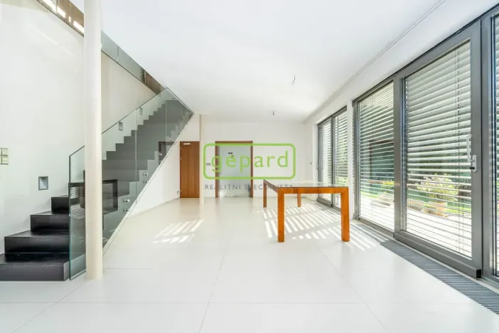 Prodej vily, Kounice, 636 m2