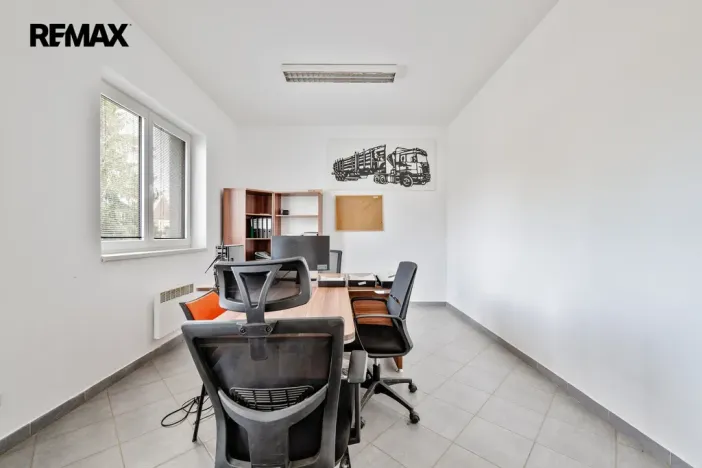 Prodej výrobních prostor, Buřenice, 2100 m2