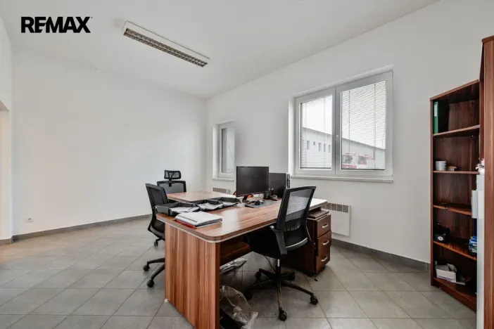 Prodej výrobních prostor, Buřenice, 2100 m2