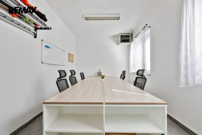 Prodej výrobních prostor, Buřenice, 2100 m2