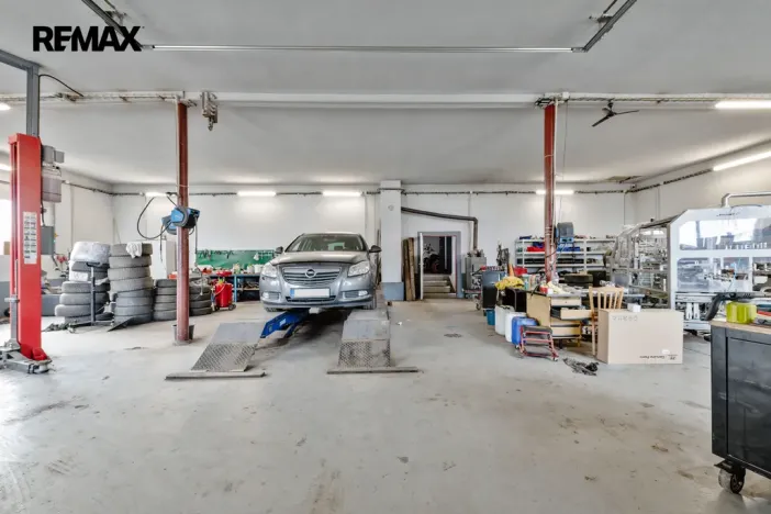 Prodej výrobních prostor, Buřenice, 2100 m2