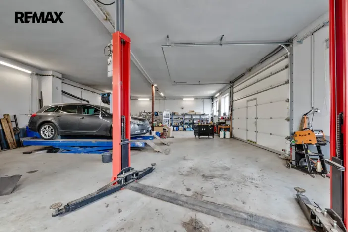 Prodej výrobních prostor, Buřenice, 2100 m2