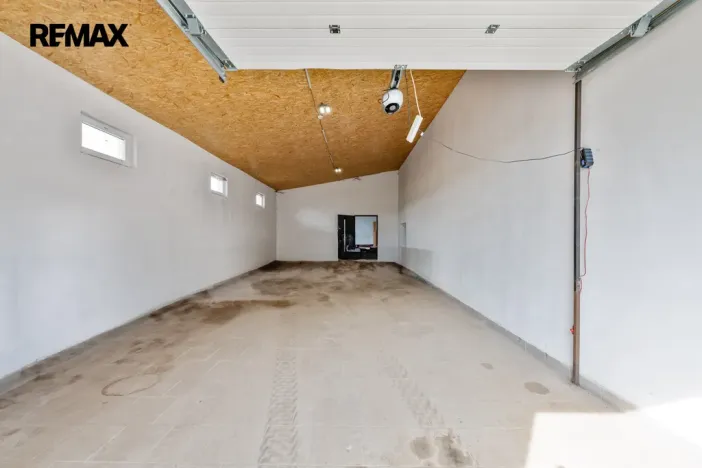 Prodej výrobních prostor, Buřenice, 2100 m2