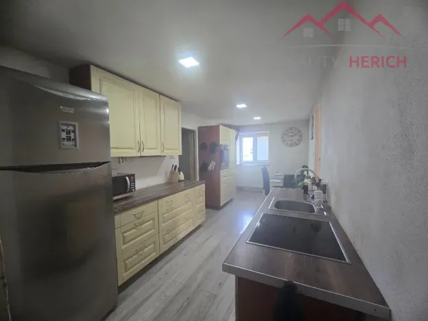 Prodej rodinného domu, Krásný Dvůr - Chrašťany, 400 m2