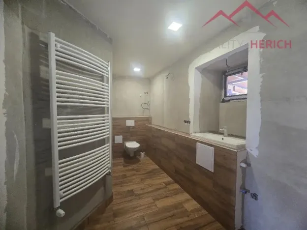 Prodej rodinného domu, Krásný Dvůr - Chrašťany, 400 m2