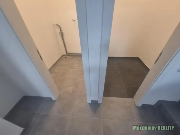 Pronájem obchodního prostoru, Praha - Žižkov, Hartigova, 88 m2