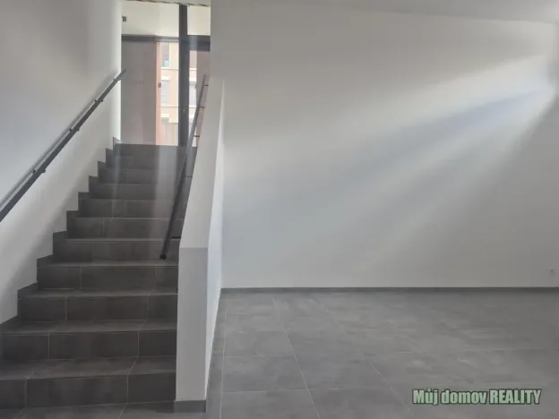 Pronájem obchodního prostoru, Praha - Žižkov, Hartigova, 88 m2