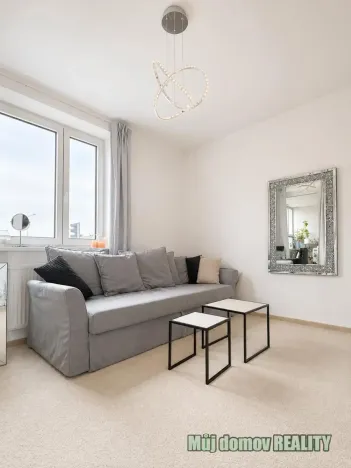 Pronájem bytu 1+kk, Praha - Hloubětín, Poděbradská, 46 m2