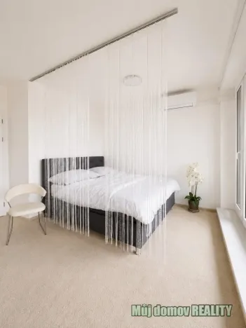 Pronájem bytu 1+kk, Praha - Hloubětín, Poděbradská, 46 m2