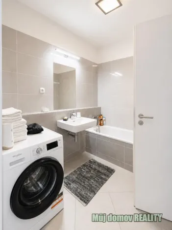 Pronájem bytu 1+kk, Praha - Hloubětín, Poděbradská, 46 m2