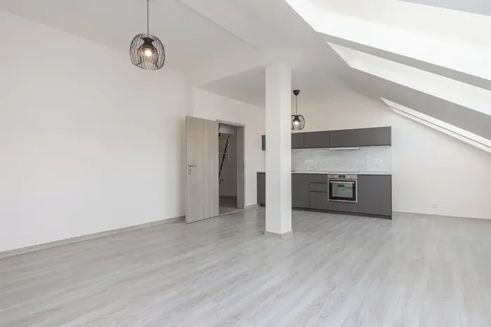 Pronájem bytu 1+kk, Praha - Vršovice, Košická, 49 m2