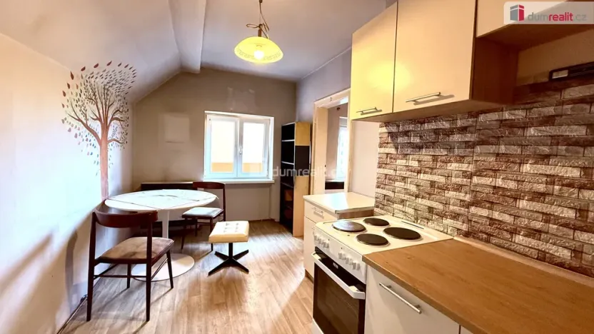 Prodej bytu 1+1, Karlovy Vary - Stará Role, Hlávkova, 58 m2