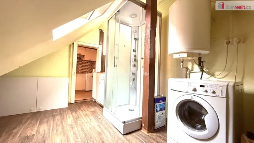 Prodej bytu 1+1, Karlovy Vary - Stará Role, Hlávkova, 58 m2