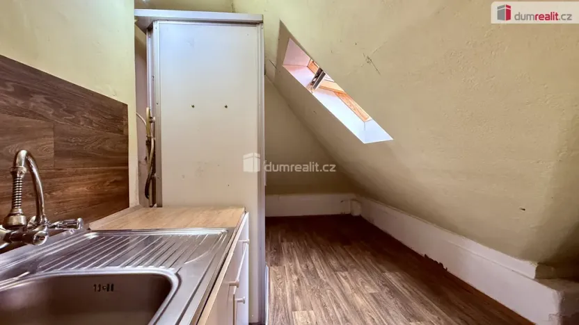 Prodej bytu 1+1, Karlovy Vary - Stará Role, Hlávkova, 58 m2