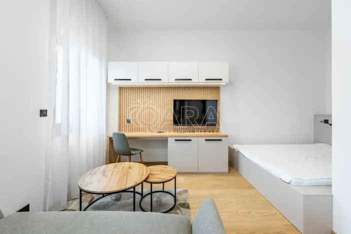 Pronájem bytu 1+kk, Praha - Karlín, Pobřežní, 32 m2