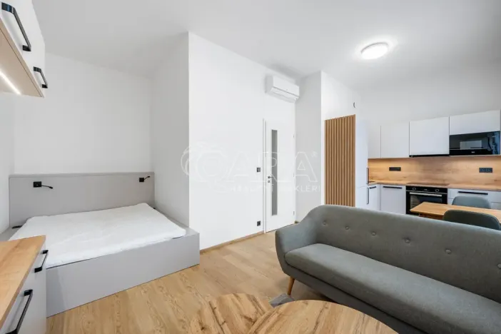 Pronájem bytu 1+kk, Praha - Karlín, Pobřežní, 32 m2