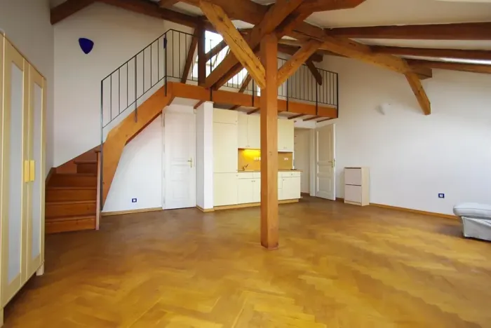 Pronájem atypického bytu, Praha - Karlín, Za Poříčskou bránou, 61 m2