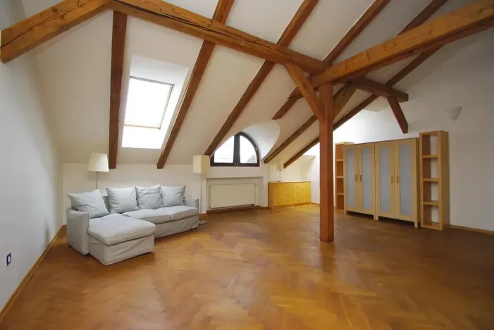 Pronájem atypického bytu, Praha - Karlín, Za Poříčskou bránou, 61 m2