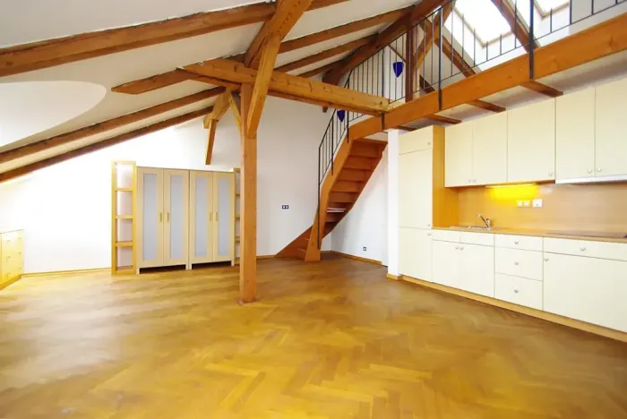 Pronájem atypického bytu, Praha - Karlín, Za Poříčskou bránou, 61 m2