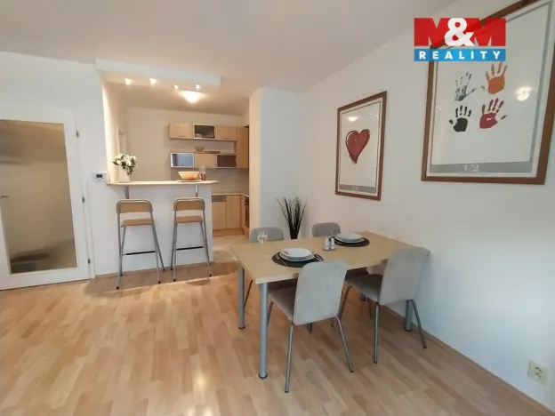 Pronájem bytu 2+kk, Praha, U kříže, 66 m2