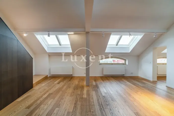 Pronájem bytu 3+1, Praha - Bubeneč, U akademie, 135 m2