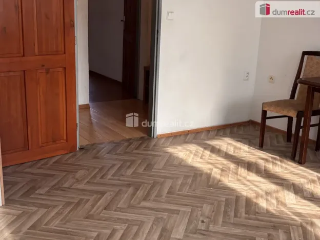 Pronájem bytu 2+kk, Praha - Kobylisy, Zenklova, 43 m2