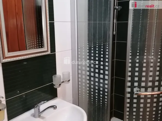 Pronájem bytu 2+kk, Praha - Kobylisy, Zenklova, 43 m2
