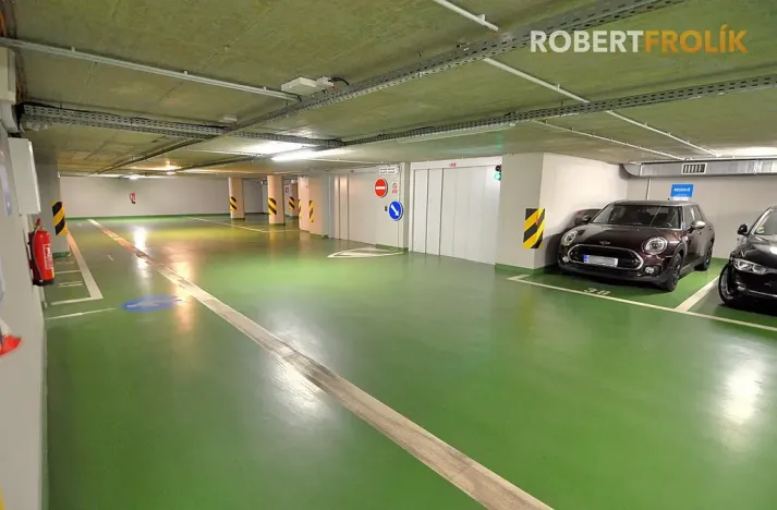 Pronájem garážového stání, Praha - Bubeneč, Jilemnického, 12 m2