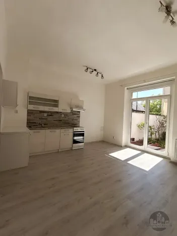 Pronájem bytu 2+kk, Praha - Modřany, U Modřanské školy, 51 m2