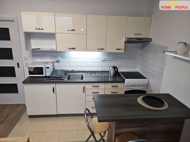 Pronájem bytu 1+kk, Praha - Troja, Svídnická, 34 m2