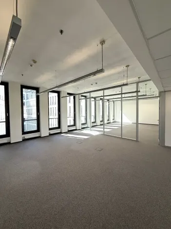 Pronájem kanceláře, Brno, Úzká, 300 m2