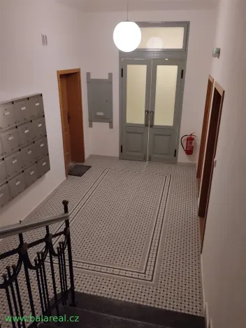 Pronájem bytu 1+kk, Praha - Smíchov, Strakonická, 30 m2