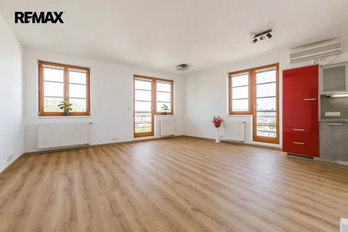 Pronájem bytu 1+kk, Praha - Břevnov, Zúžená, 37 m2