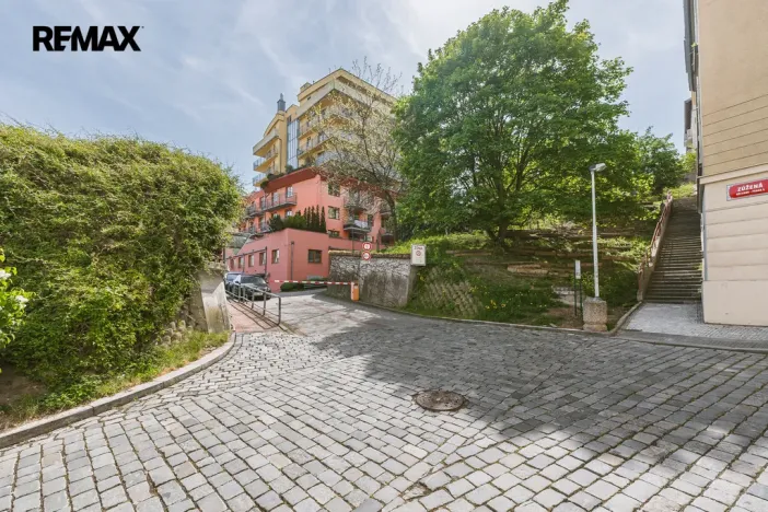 Pronájem bytu 1+kk, Praha - Břevnov, Zúžená, 37 m2