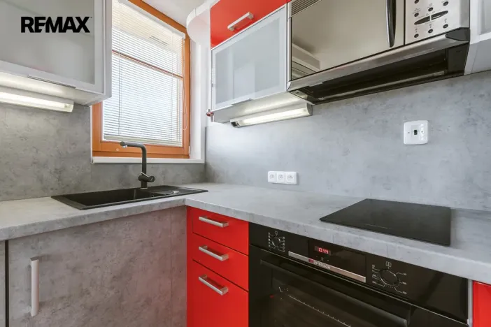Pronájem bytu 1+kk, Praha - Břevnov, Zúžená, 37 m2
