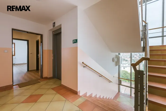 Pronájem bytu 1+kk, Praha - Břevnov, Zúžená, 37 m2