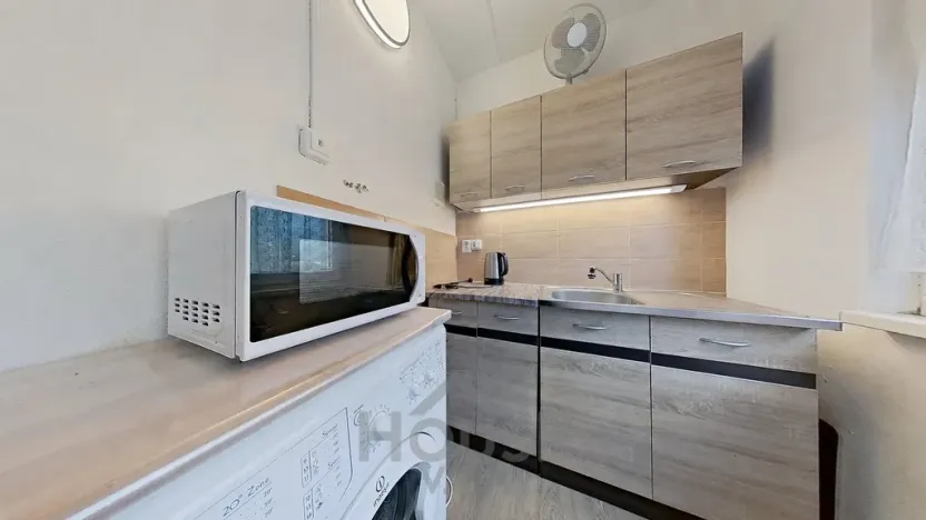 Prodej bytu 1+1, Praha - Háje, Matúškova, 30 m2