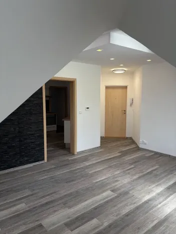 Pronájem bytu 2+1, Karlovy Vary, Moskevská, 60 m2