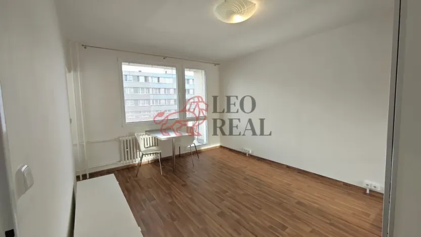 Pronájem bytu 1+kk, Praha - Podolí, Kaplická, 33 m2