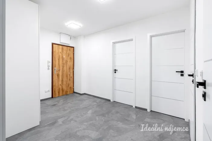 Pronájem bytu 3+1, Praha - Zbraslav, Ke Kamínce, 80 m2