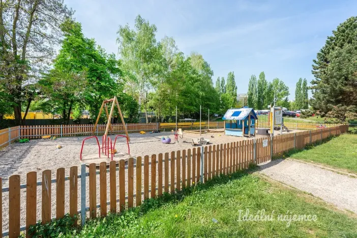 Pronájem bytu 3+1, Praha - Zbraslav, Ke Kamínce, 80 m2