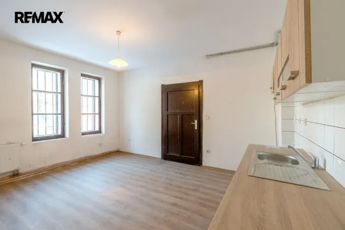 Pronájem obchodního prostoru, Hronov, Nádražní, 356 m2