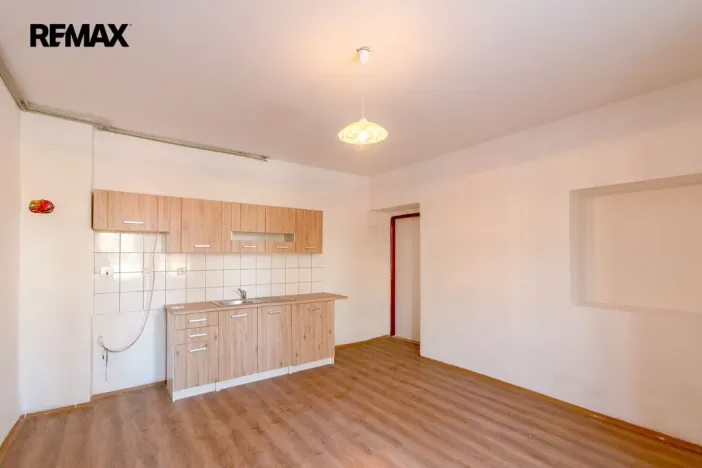 Pronájem obchodního prostoru, Hronov, Nádražní, 356 m2