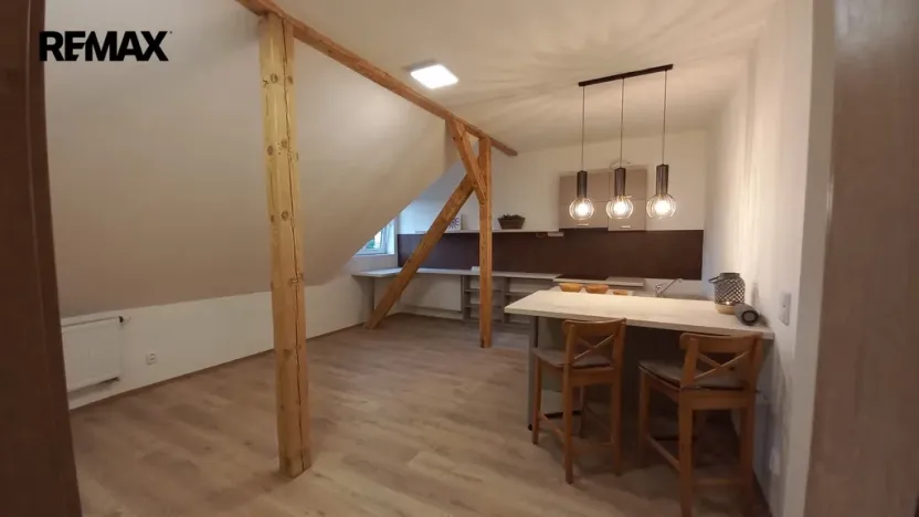 Prodej atypického bytu, Karlovy Vary - Drahovice, Mattoniho nábřeží, 75 m2