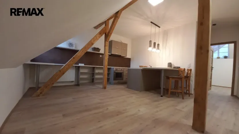 Prodej atypického bytu, Karlovy Vary - Drahovice, Mattoniho nábřeží, 75 m2