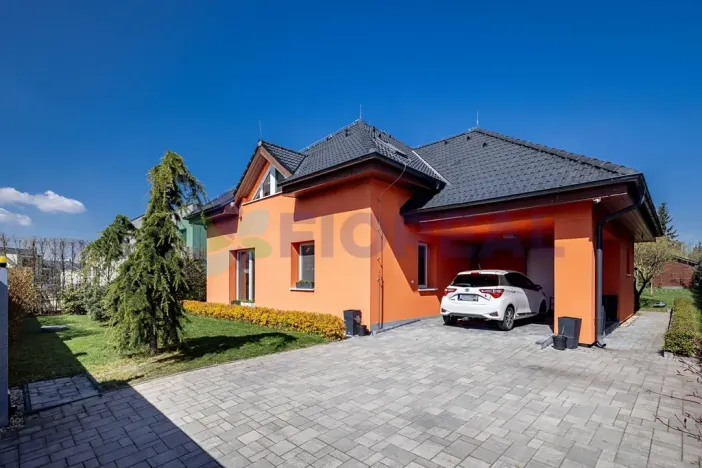 Prodej rodinného domu, Strančice, V Zátiší, 202 m2