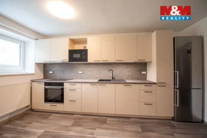 Pronájem bytu 2+1, Hradec Králové - Věkoše, Lomená, 58 m2