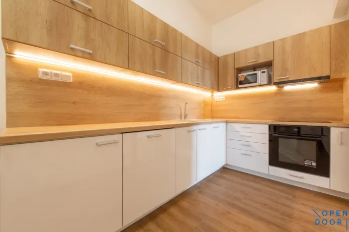 Pronájem bytu 3+1, Praha - Vinohrady, U Havlíčkových sadů, 100 m2