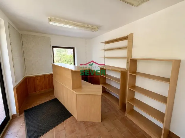 Prodej obchodního prostoru, Petrohrad - Černčice, 150 m2